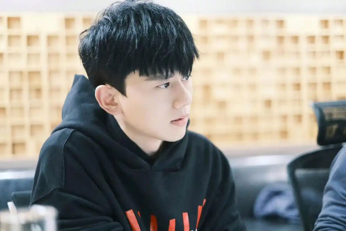 张杰美图帅照分享 持续更新张杰帅照!