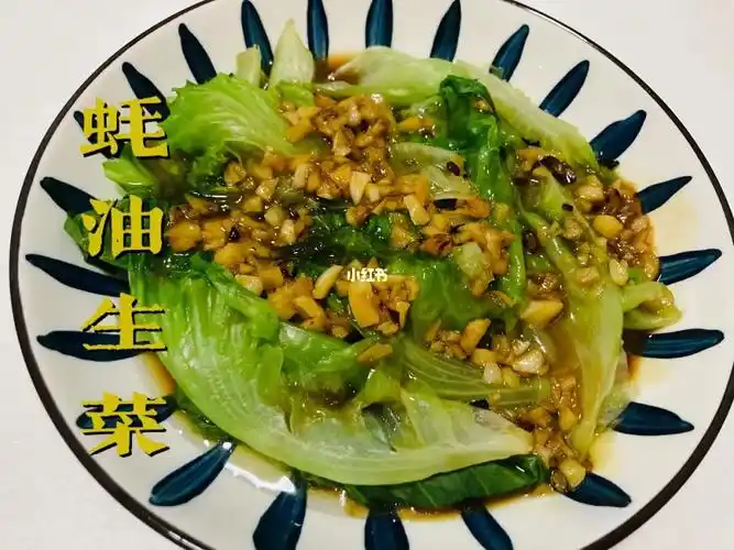生菜具体做法11566生菜烫熟捞出摆盘21566油热后放入蒜末炒香
