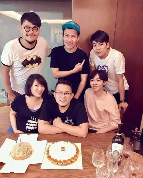 最文艺的鼓手小威玩起了摄影阿福还在减肥最帅的奶爸刘家凯出国进修