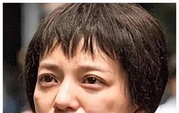 "女商人"赵薇再度现身,面色沧桑,难掩眼角皱纹|马云|声誉|记者|黄有龙