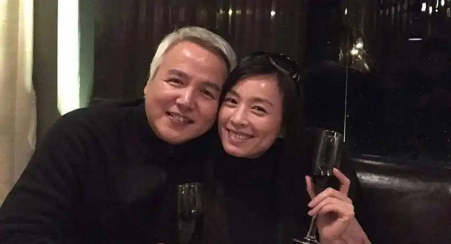 林瑞阳直播背景装潢奢华引争议,号召"人传人"涉嫌搞传销引众怒_夫妇