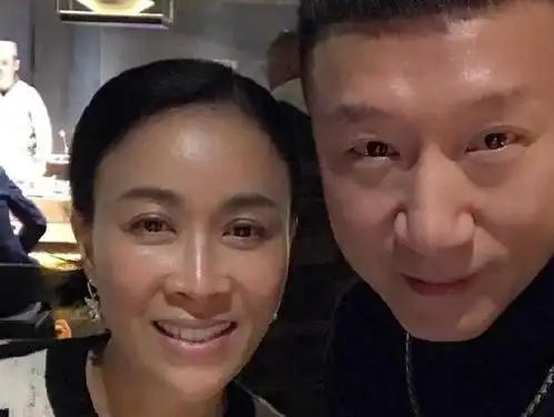 孙红雷那英聚会拼酒量 亲密合影脸微红