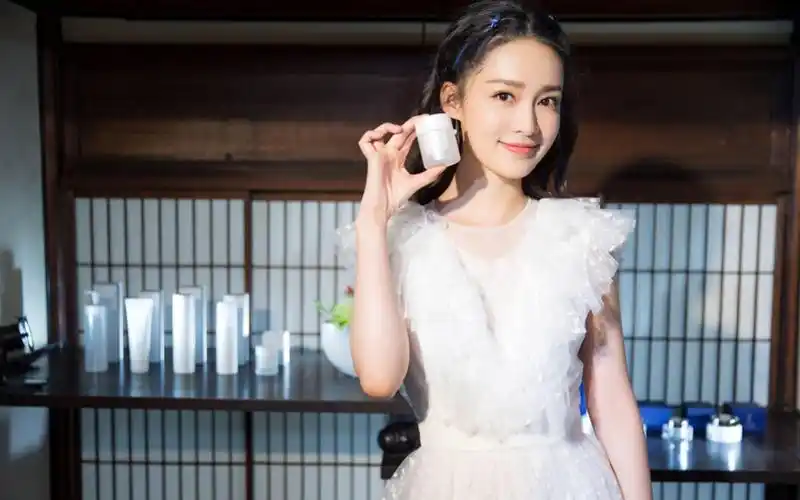 李沁桌面壁纸-美女壁纸-高清美女图片-第4图-娟娟壁纸