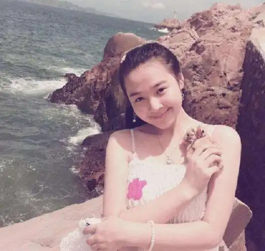 据说14岁把初恋给了释小龙,粉丝禁止她整容,现27岁美艳动人|杨丽晓