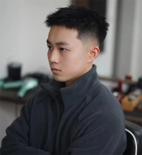 男生前刺发型推荐 帅气清爽拒绝油腻