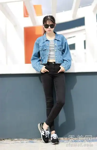 女士牛仔外套搭配什么裤子好看_牛仔外套搭配什么胸花