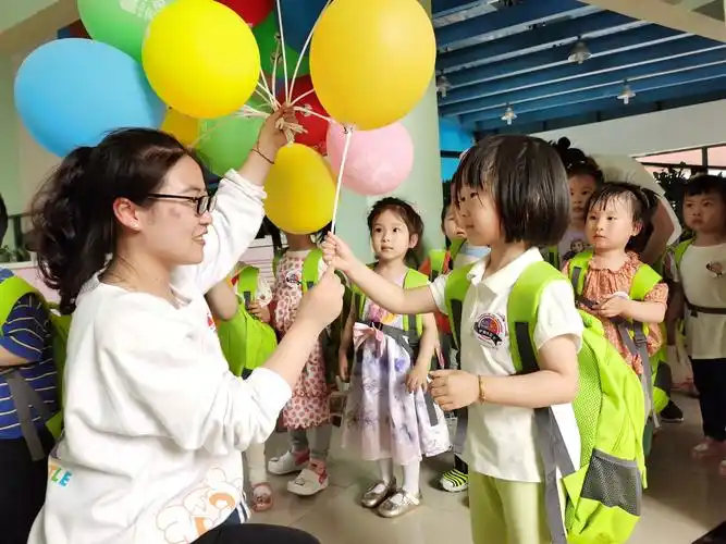 【莱茵园小小一班】开心六一,别样精彩——儿童节花絮