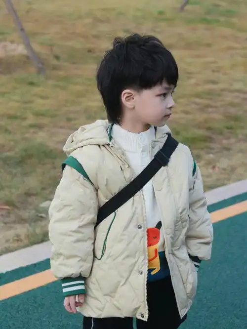 男童发型男孩子冬天这样穿好看又保暖