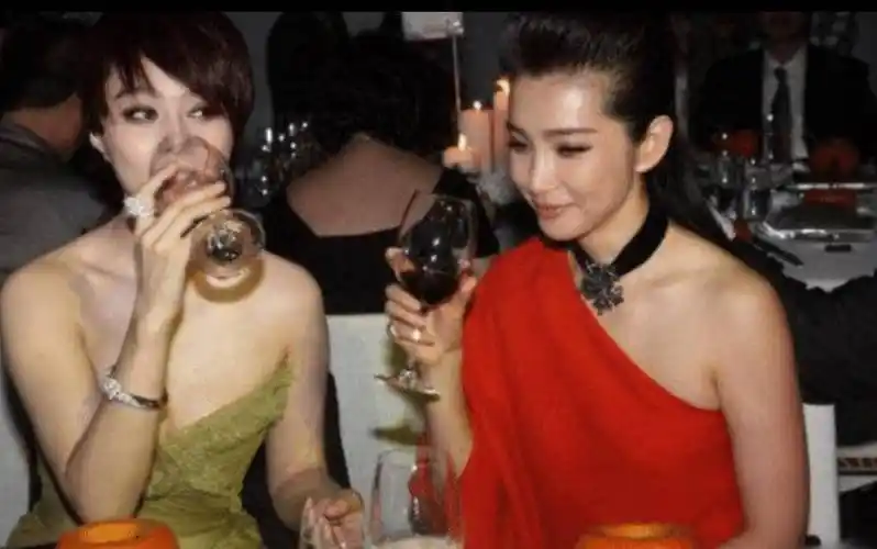 原创成龙和双冰同框照曝光多年后遭李冰冰回怼喜欢她就去找她