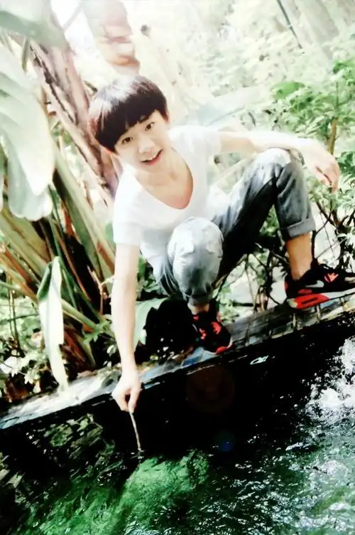 易烊千玺成长向,当年的男孩长大了