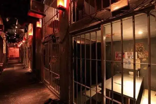 胆小者慎点|经营50年的"恐怖主题餐厅",如此吓人却还要排队取号