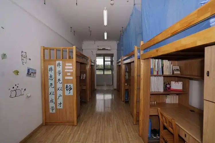 两大省级课程基地开眼界,清北学霸当"助教",扬子晚报"云探访"中华中学