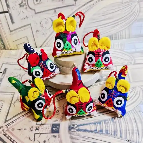 民间特色小布老虎纯手工制作非遗小老虎挂饰出国礼物公司活动礼品