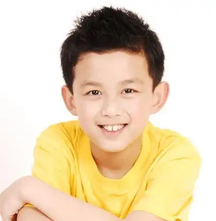 从小帅到大.关晓彤从小美到大.不是常说女大十八变吗?