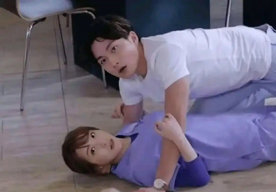 tvb知名一线男星拍吻戏起生理反应,本人回应:"为配合角色需要".