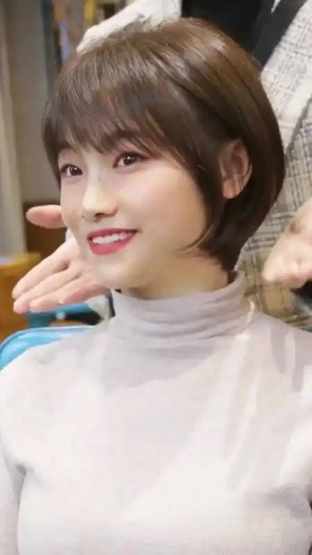 女生圆脸短发,超级减龄,提升气质满分!