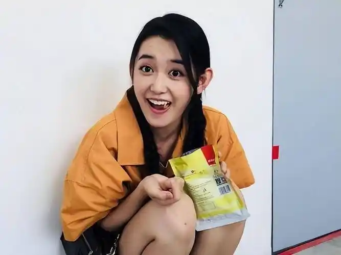 蒋依依小时候,为何挺有识别度?长大了,反而识别度降低?