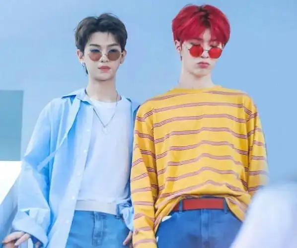 范丞丞黄明昊节目中拥抱搂脖子太苏了好朋友小动作不少