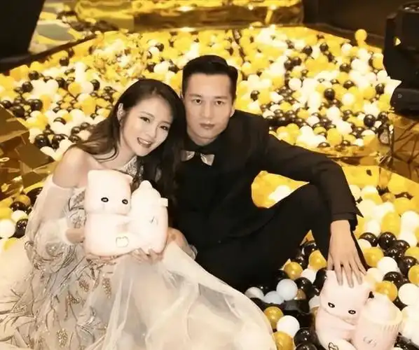 安以轩:42岁她真没阔太命,两任前任被"人"抢,老公给前妻17亿_陈荣炼