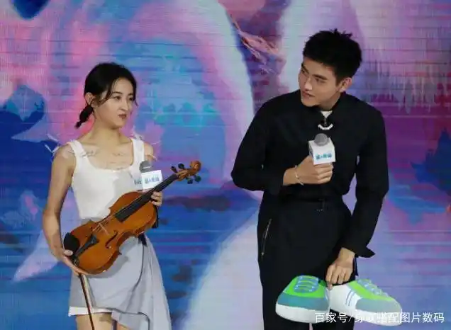 张子枫和陈飞宇同台,两人互动有点甜,网友表示很有夫妻相