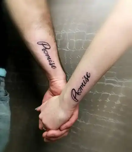 汪小姐情侣小臂英文字纹身图案