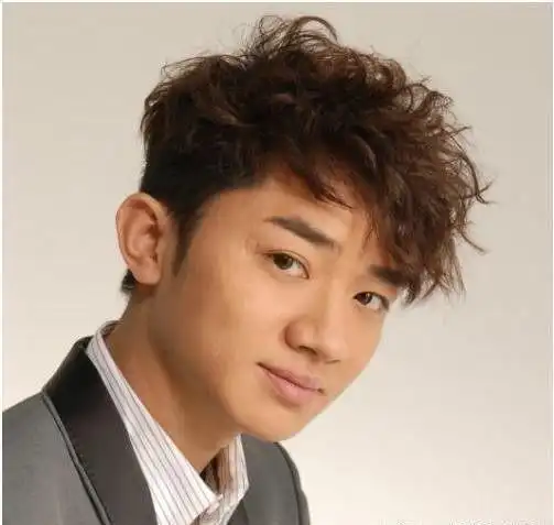 看了王祖蓝年轻时的照片