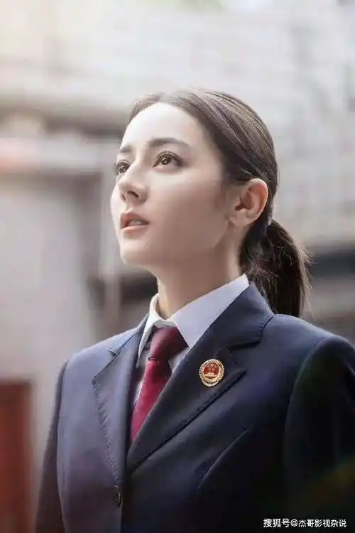 迪丽热巴新剧《公诉精英》正式更名为《公诉》,接档《爱情而已》