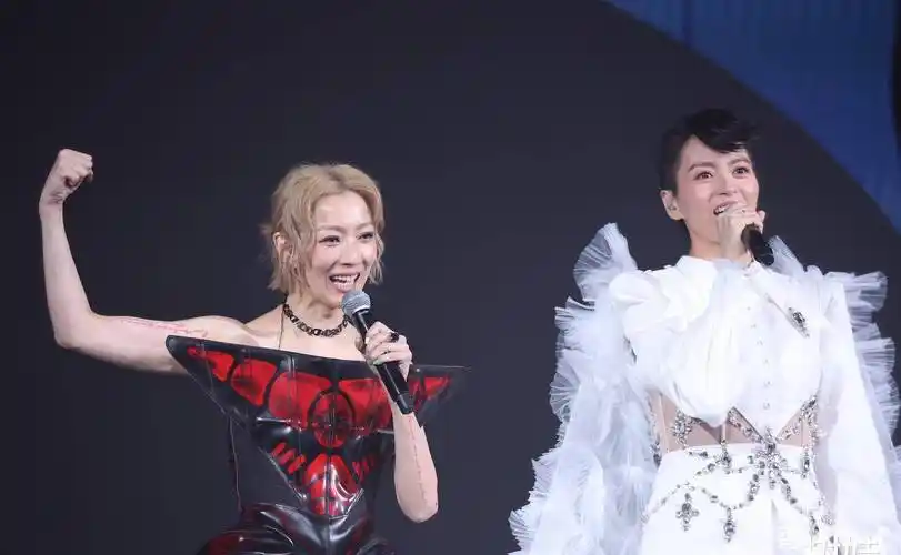 梁咏琪邀郑秀文任演唱会嘉宾,懒理被dj吐槽唱功差,称会继续努力_评价