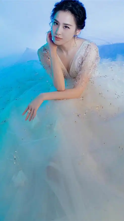 黄圣依仙气灵动写真手机壁纸