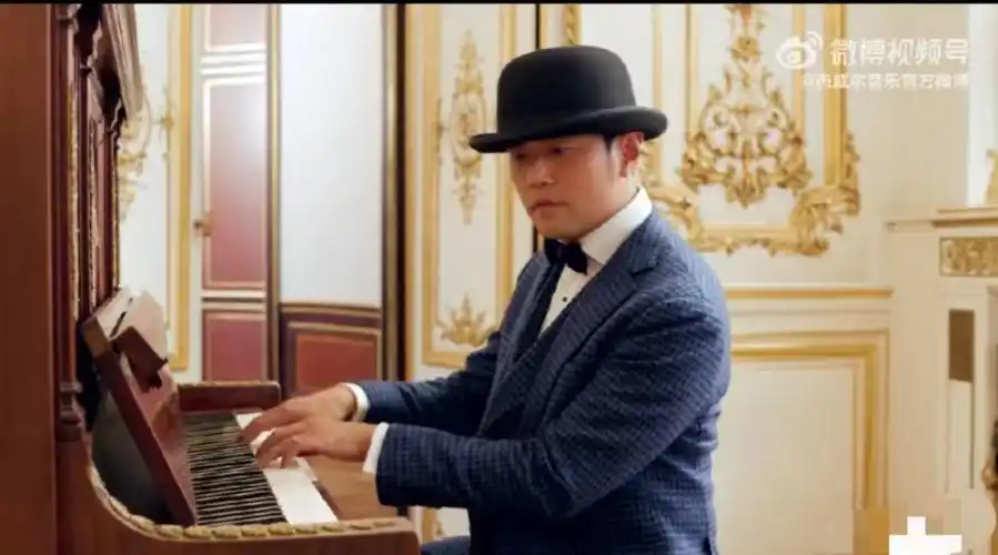 据悉,周杰伦mv弹钢琴的第一人选就是郎朗,找到朗朗的时候说了这样一句