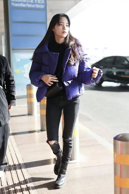 欧阳娜娜现身机场12月末还露脚踝穿西装看着长大不少