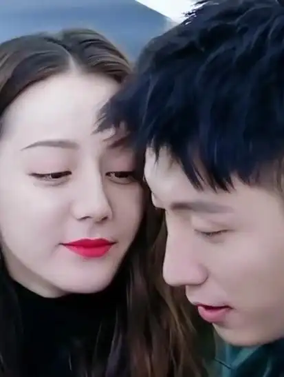 迪丽热巴黄景瑜吻戏真亲,网友直呼太甜了