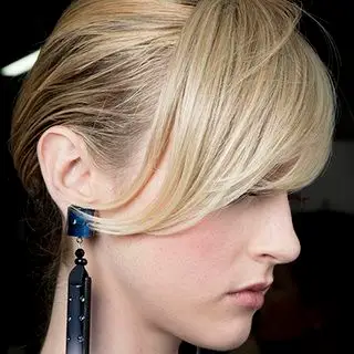 giorgio armani半边月刘海 优雅低调中性美