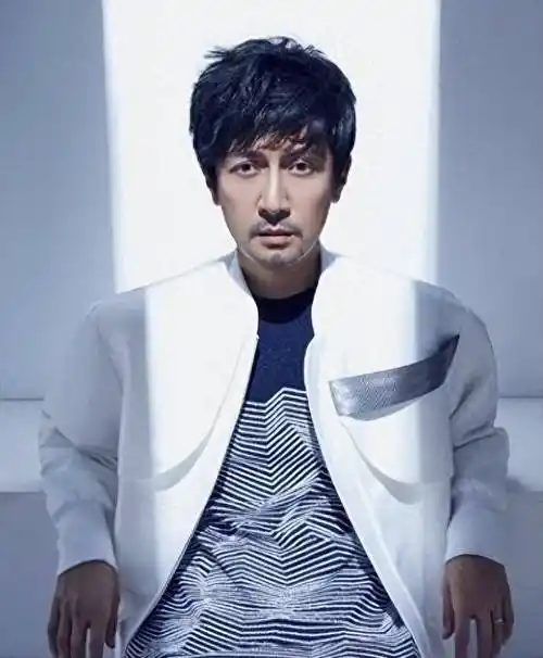 张鲁一被曝失联半个月,疑似嫖娼被抓,工作室回应扑朔迷离_网友_明星