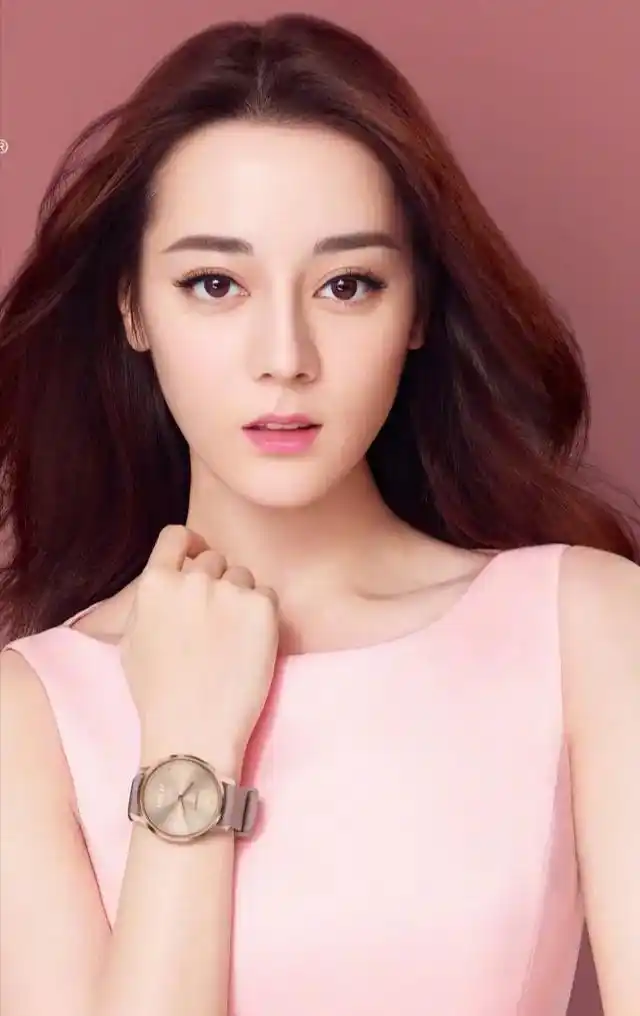 迪丽热巴迷人写真,甜美可爱,魅力动人!