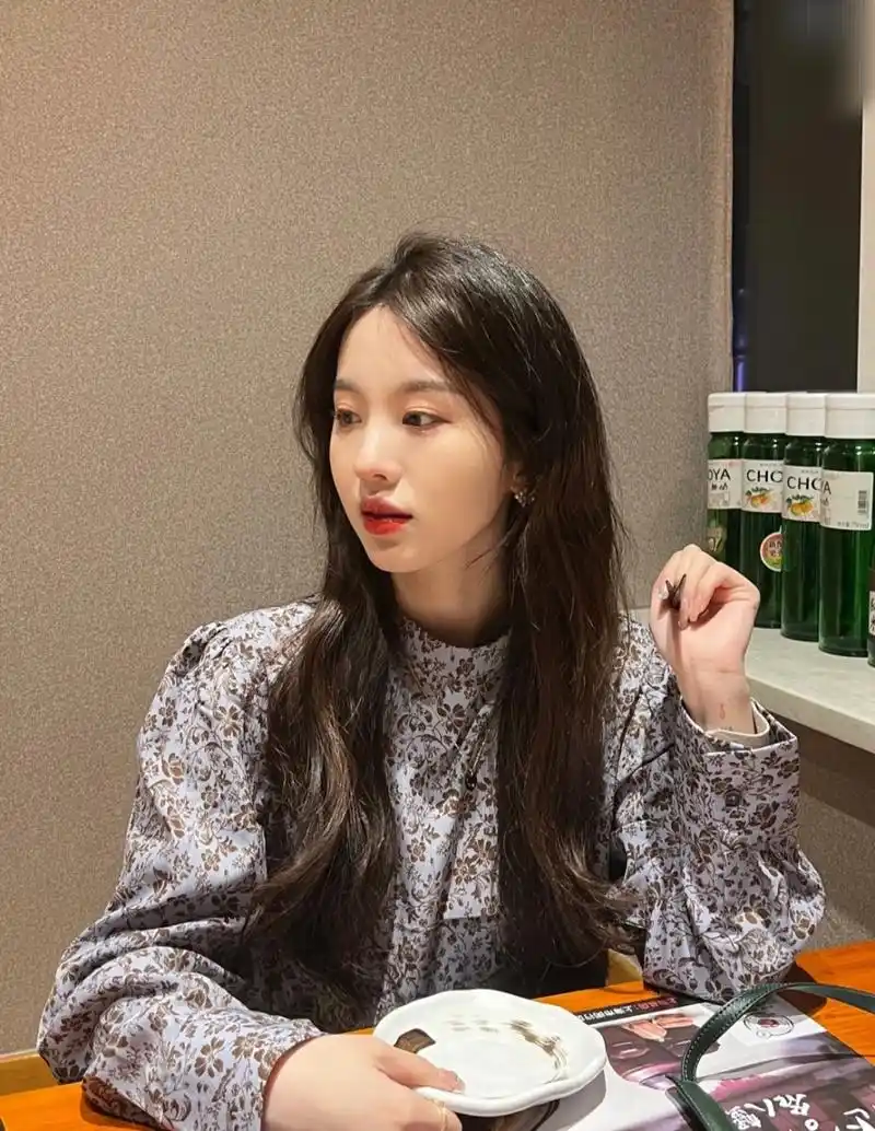 请吃饭的漂亮姐姐[比心],和性感美女小姐姐一起学日常时尚穿搭#旅行