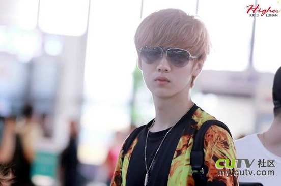 亲故有没exo的有图片就像这种的!最好是鹿晗的戴墨镜的