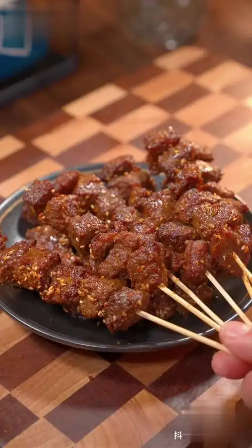 教你在家做烧烤牛肉串,不用油炸,没有油烟,比烧烤摊的还好吃~-美食