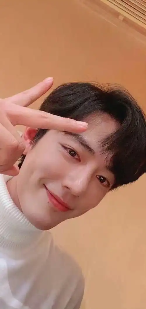 世界安利肖战#    大年初六比个7015  你还收藏了哪些小赞比耶照?