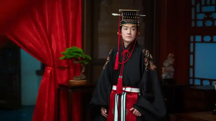 张博新剧多时空切换,古装亮相的瞬间梦回了!