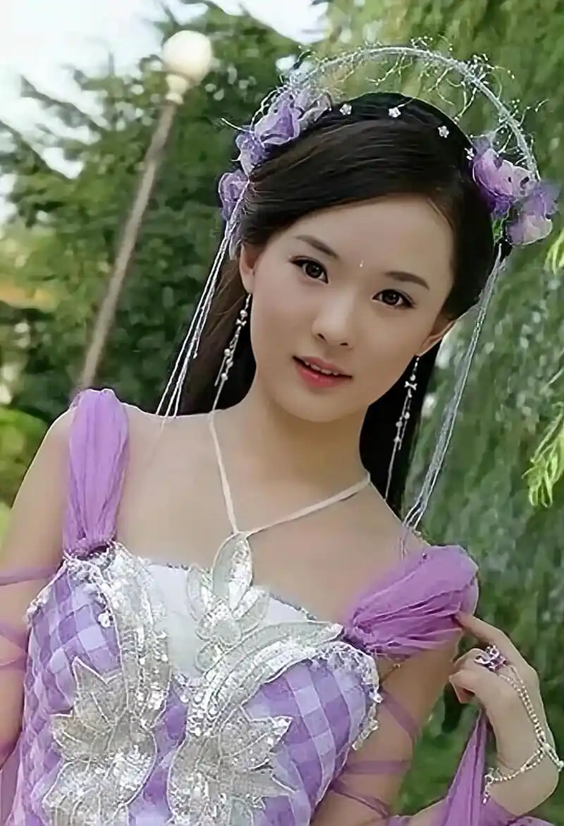 霍思燕旧照有多美,长相清纯身材纤细,杨柳细腰