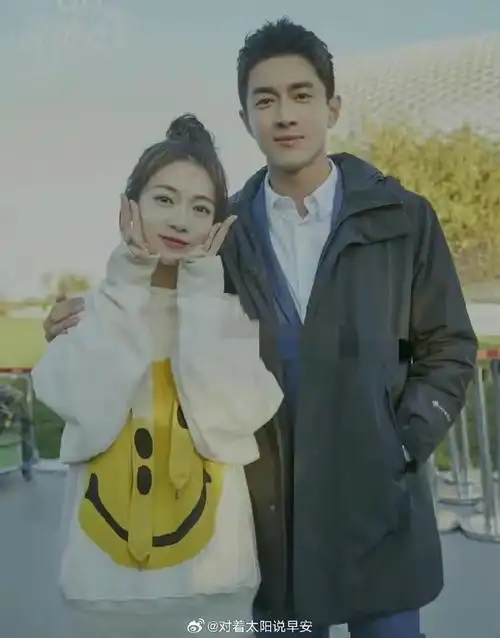 90年出生的吴谨言,跟88年的林更新合作,观众不买账跟92年的黄景瑜合作