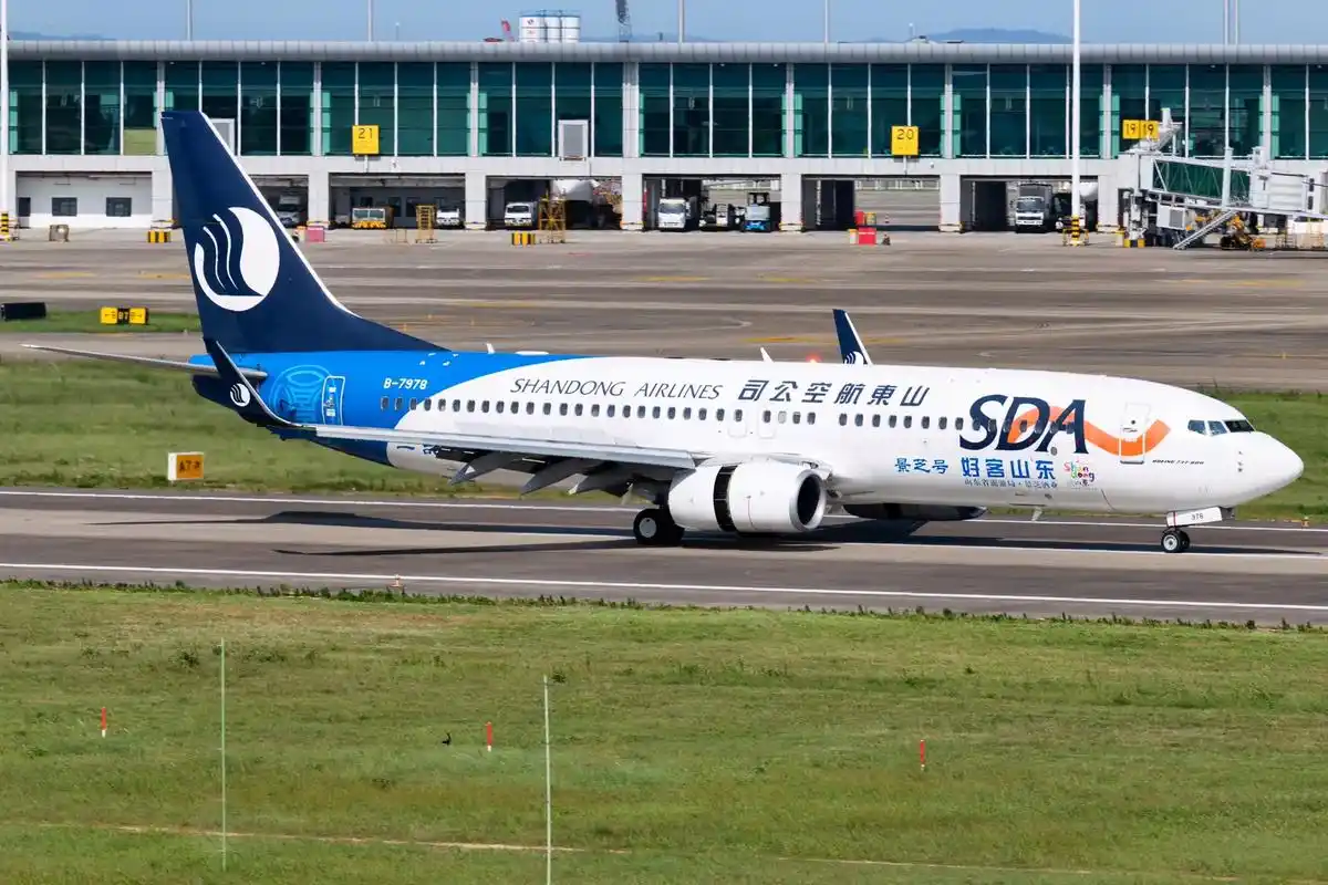 好客山东欢迎您!#一起看飞机 #福州长乐机场 #航空摄影 # - 抖音