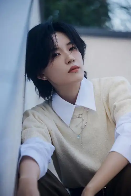 小02非常期待@陆柯燃k的表现～看着今年个巡的照片已经在流口水00