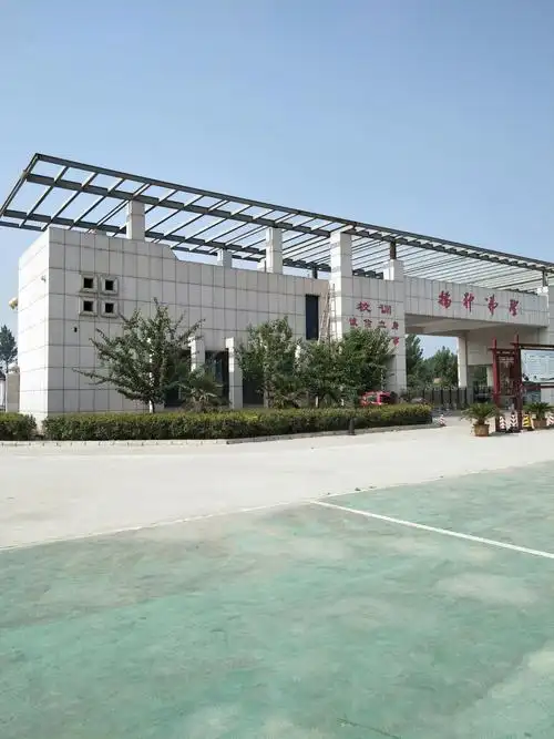 美丽的李屯新村玉成中学校园景色好美呀