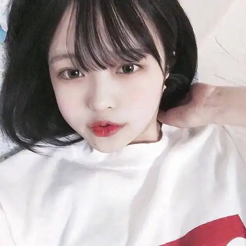 暗黑 可爱 女头 短发 嘟嘴