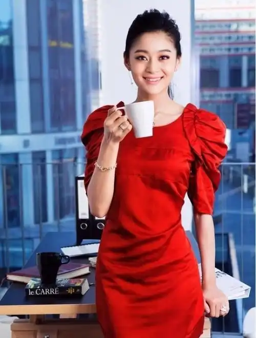 第一眼见到王媛可时,观众觉得其长得很像袁姗姗,但细看,两人之间的