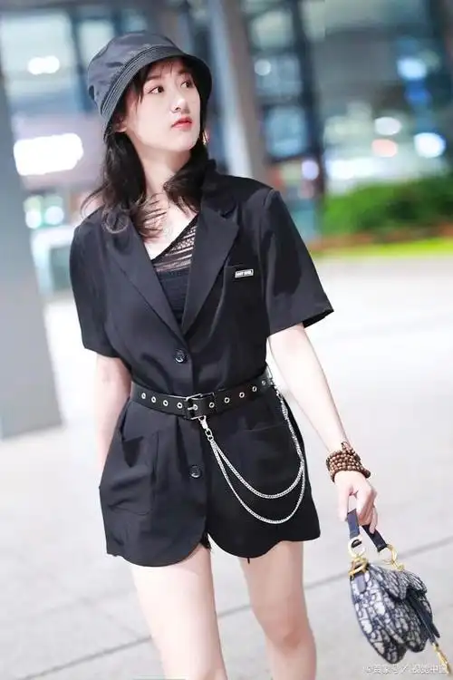 31岁袁冰妍,身材真绝好心动!看着都白嫩!