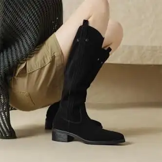 他她怡今年新款靴子女秋冬款长靴高筒靴磨砂皮复古西部牛仔靴v口