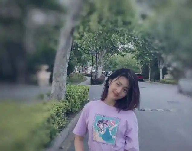 原创黄磊女儿多多剪成短发染回黑色清爽可人终于像个13岁女孩了